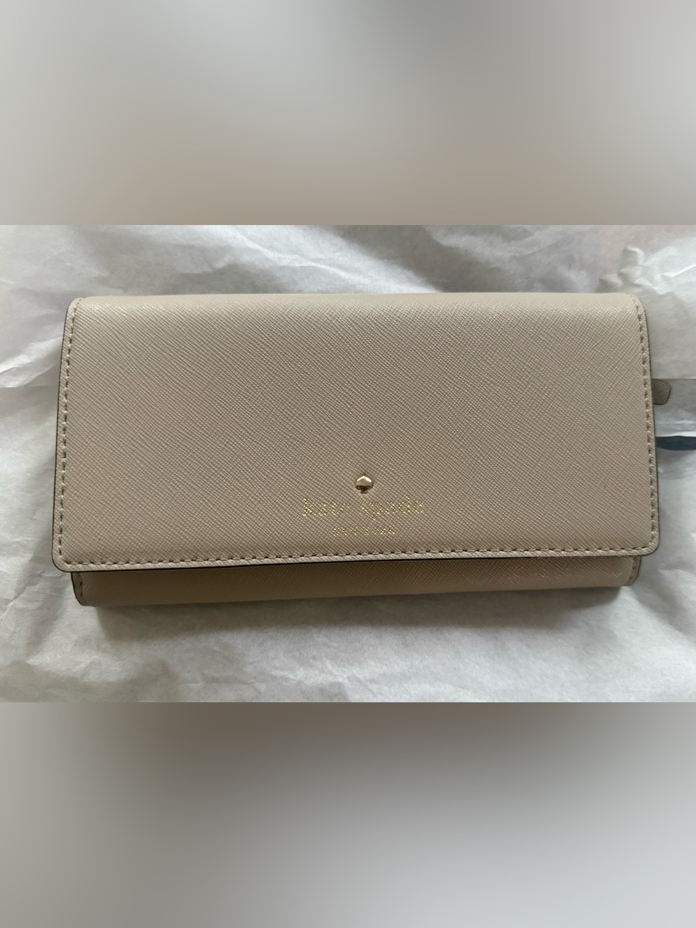 Kate Spade Taupe Saffiano Continental Wallet with Gold Logo. NWB. - Picture 2 of 6